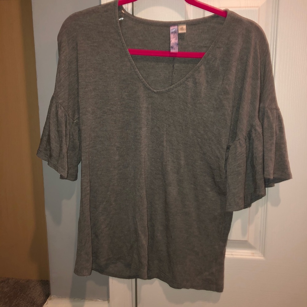 Gray short sleeve
